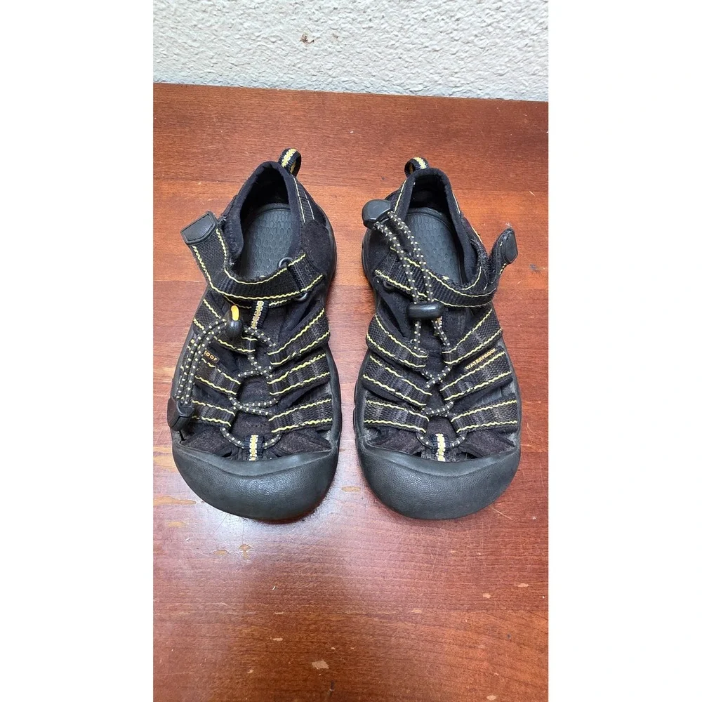 Keen Newport H2 Sandals Kids 11 Black Yellow Waterproof Hiking Water Shoes